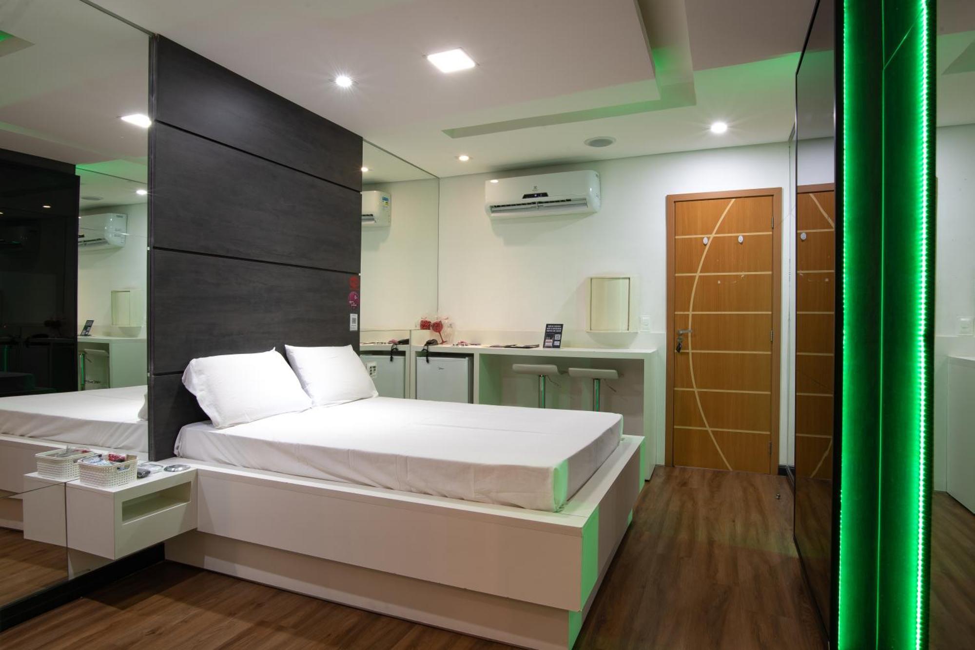 Motel Fantasy 4 (Adults Only) Белу-Оризонти Экстерьер фото